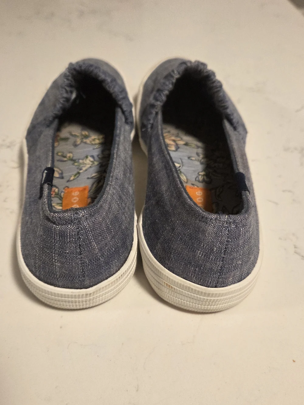 Rocket Dog Blue Chambray Slip-On Sneaker. Size 6